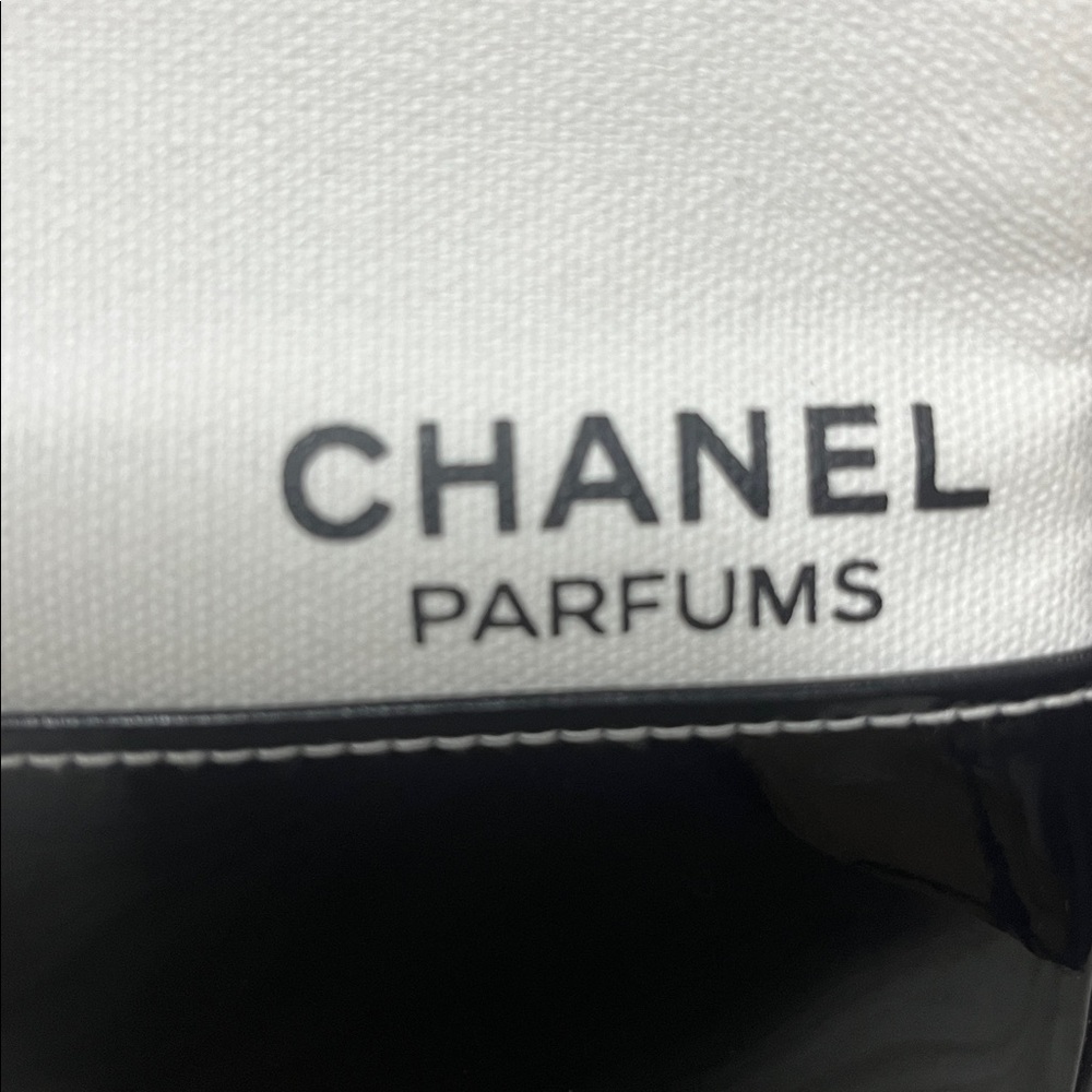 CHANEL VINTAGE CHANEL White Canvas with Black Vinyl Cosmetic bag!!! EUC!! 🤍 - Picture 3 of 8